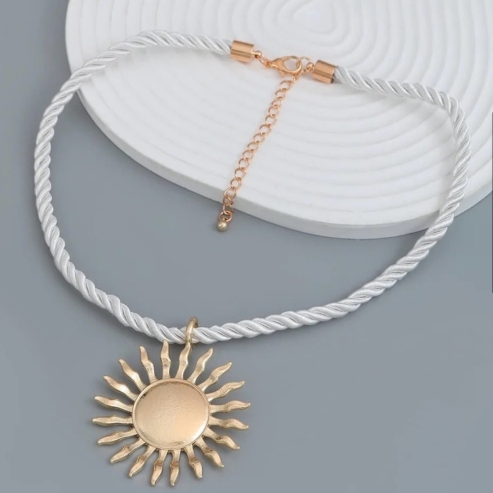 SUN NECKLACE